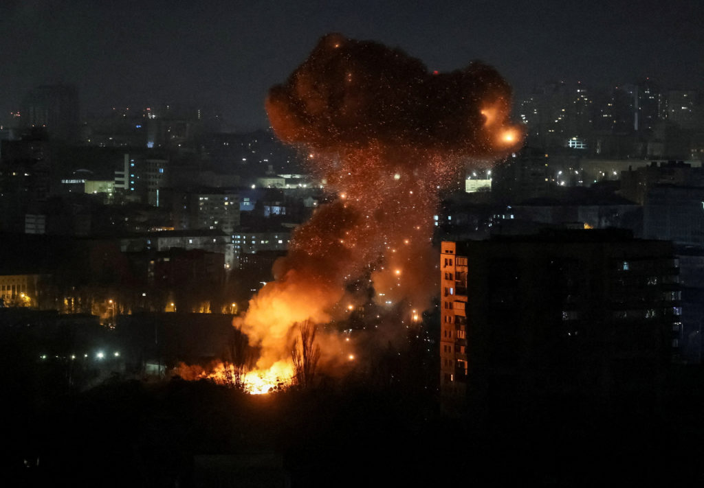 Russian Strikes Hit Kyiv as Zelenskyy Prepares to Meet Trump